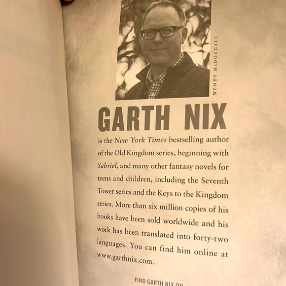 The Left-Handed Booksellers Of London by Garth Nix - Picture 6 of 6